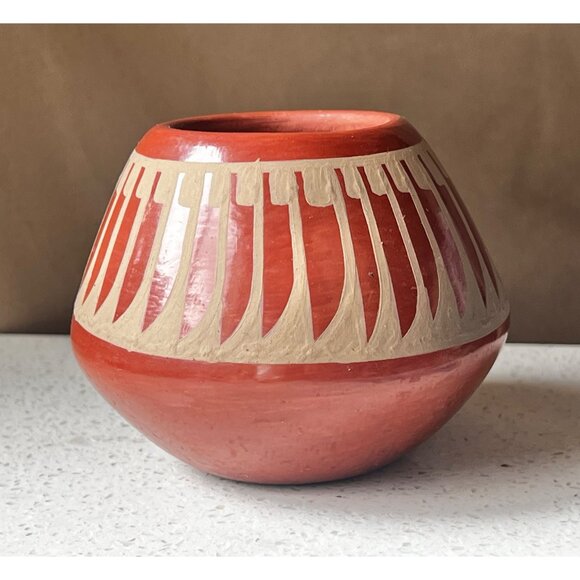 Kathy Gutierrez Handcrafted Red Clay Pottery Vase Tan Santa Clara - Picture 1 of 10